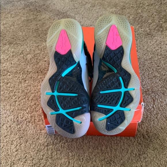 Lebron south beaches 9 GRADE SCHOOL 5.5 - Picture 4 of 4